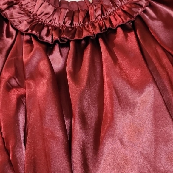 LAST1️⃣New Beautiful Off The Shoulder Burgundy Silk Like Top - Picture 8 of 8